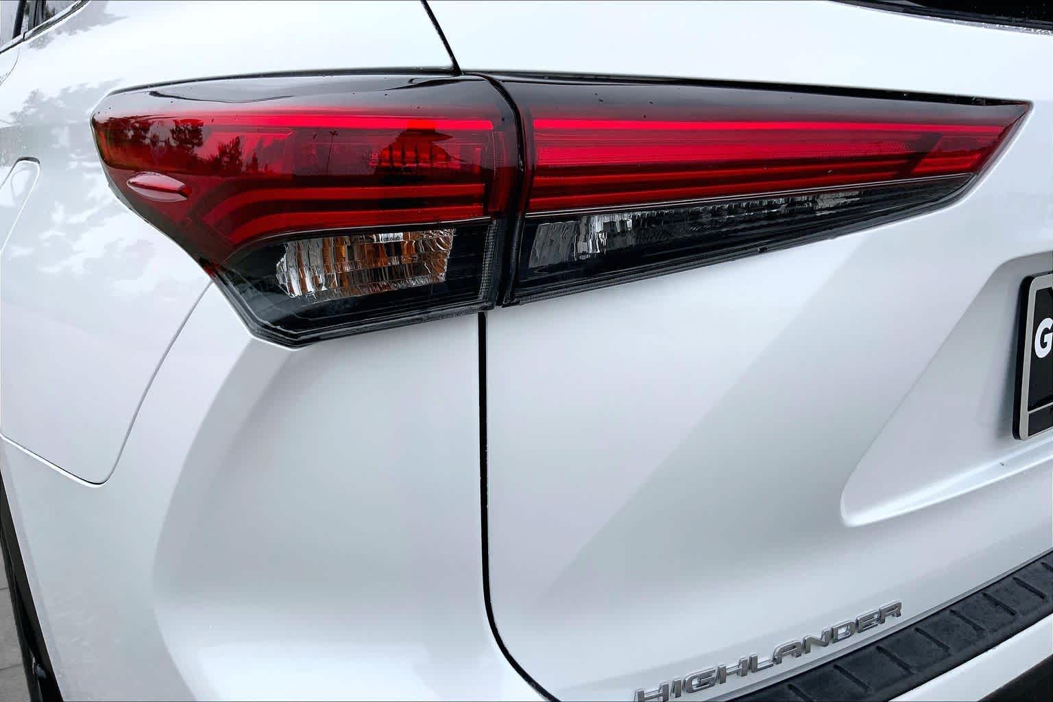 2023 Toyota Highlander XLE Wind Chill Pearl at AutoNation USA Katy