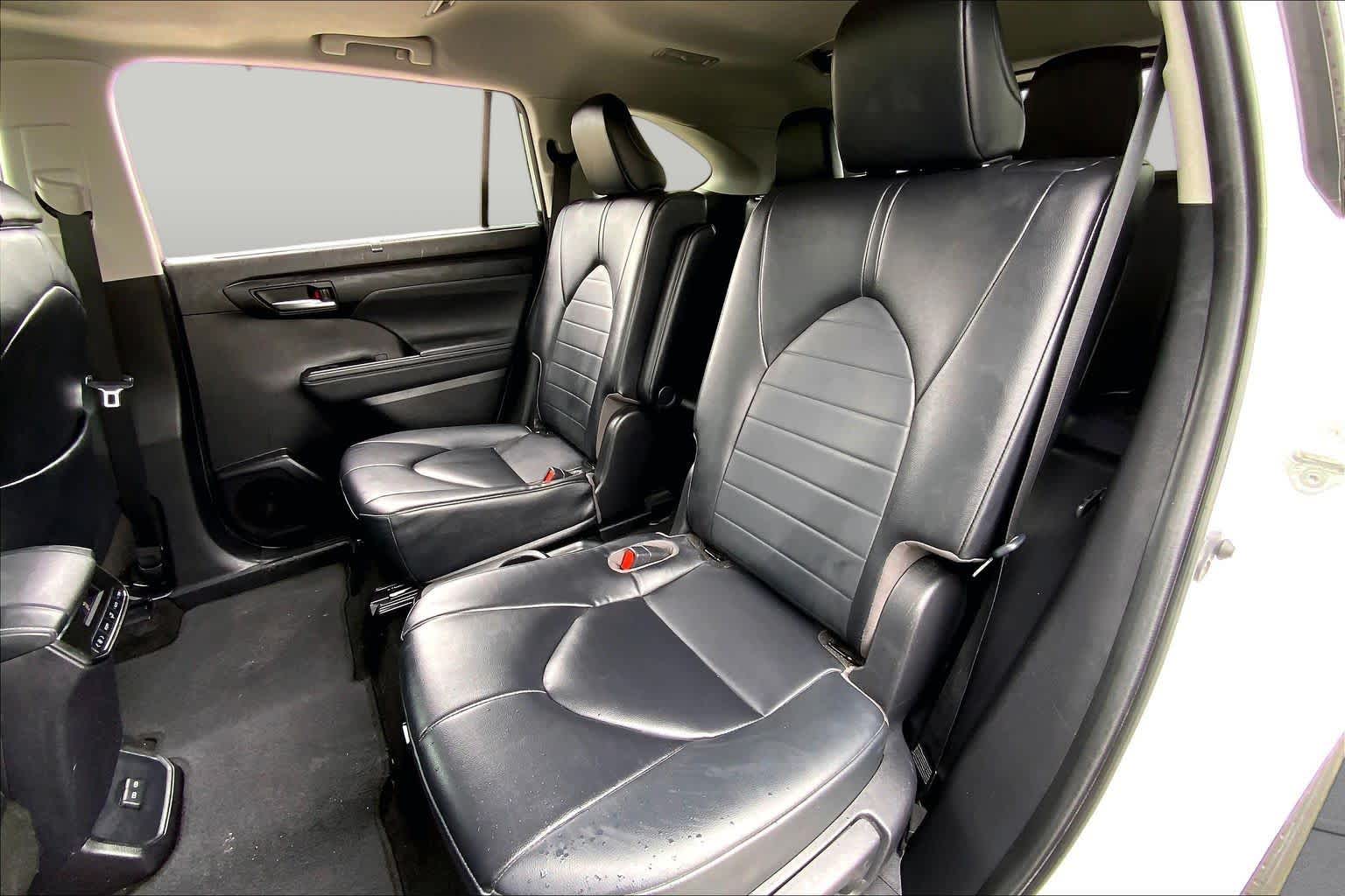 2023 Toyota Highlander XLE Wind Chill Pearl at AutoNation USA Katy
