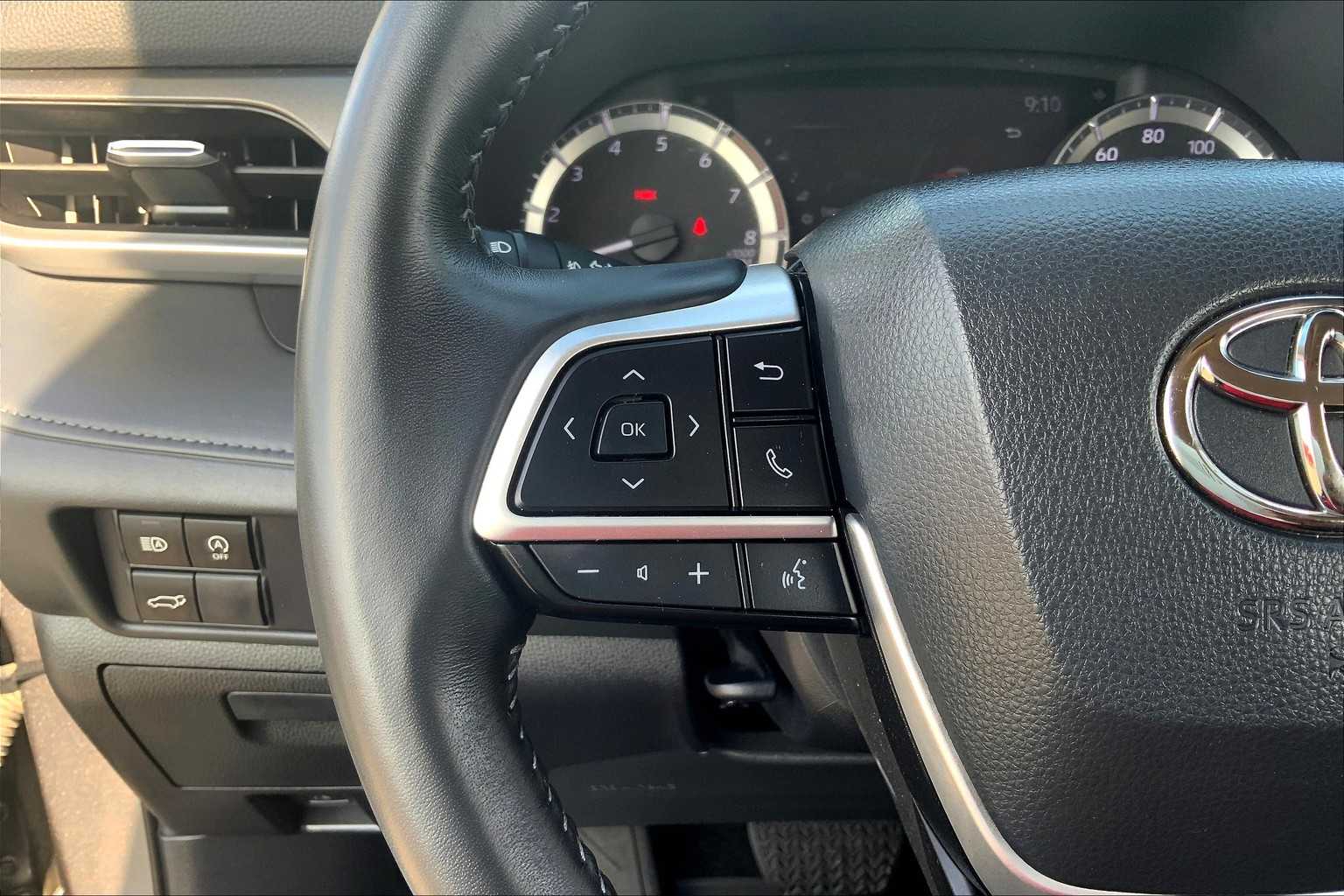 2023 Toyota Highlander LE Magnetic Gray Metallic at AutoNation USA Houston