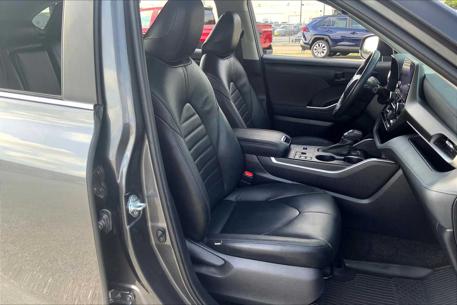 2023 Toyota Highlander LE Magnetic Gray Metallic at AutoNation USA Houston