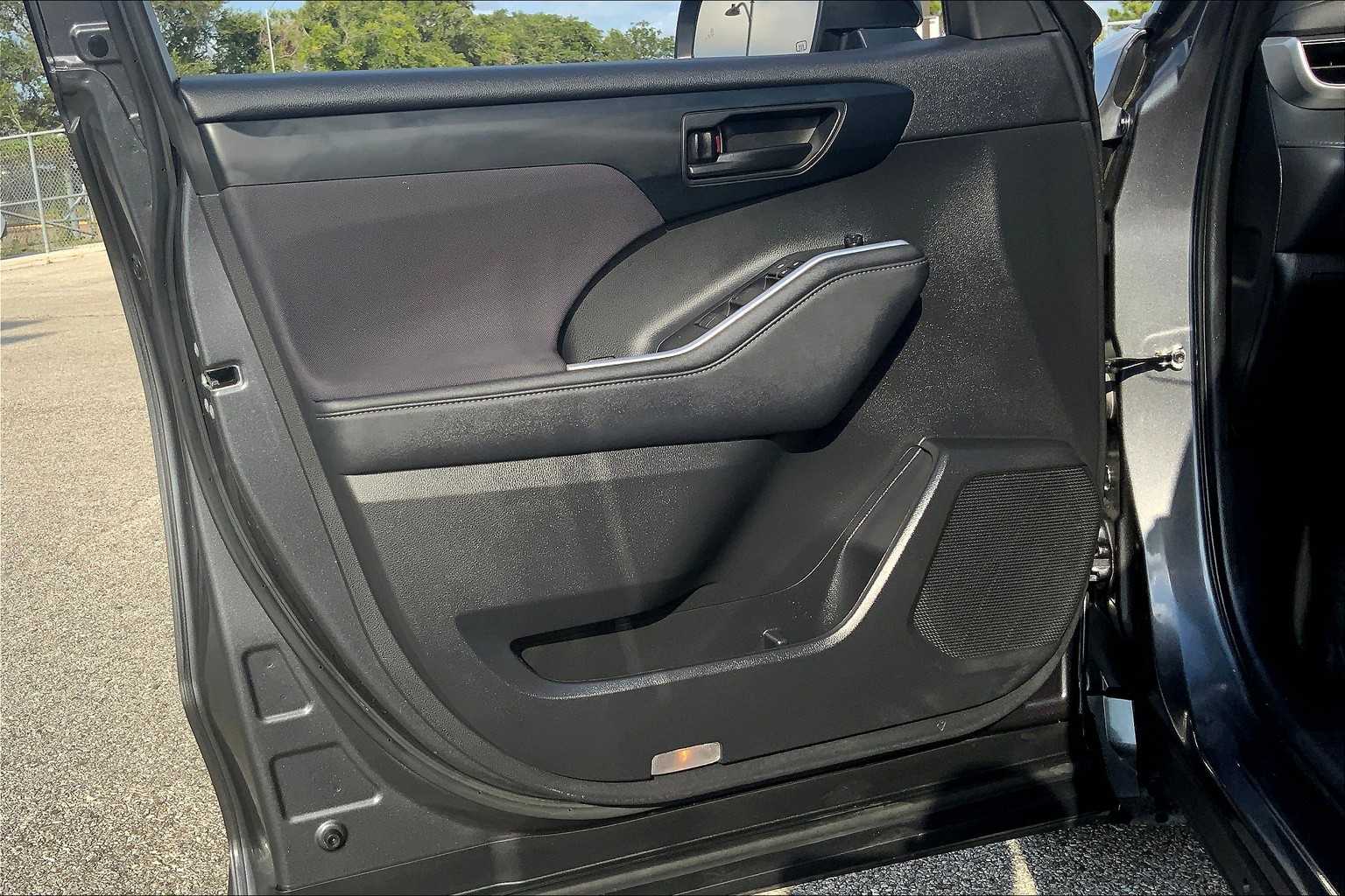 2023 Toyota Highlander LE Magnetic Gray Metallic at AutoNation USA Houston
