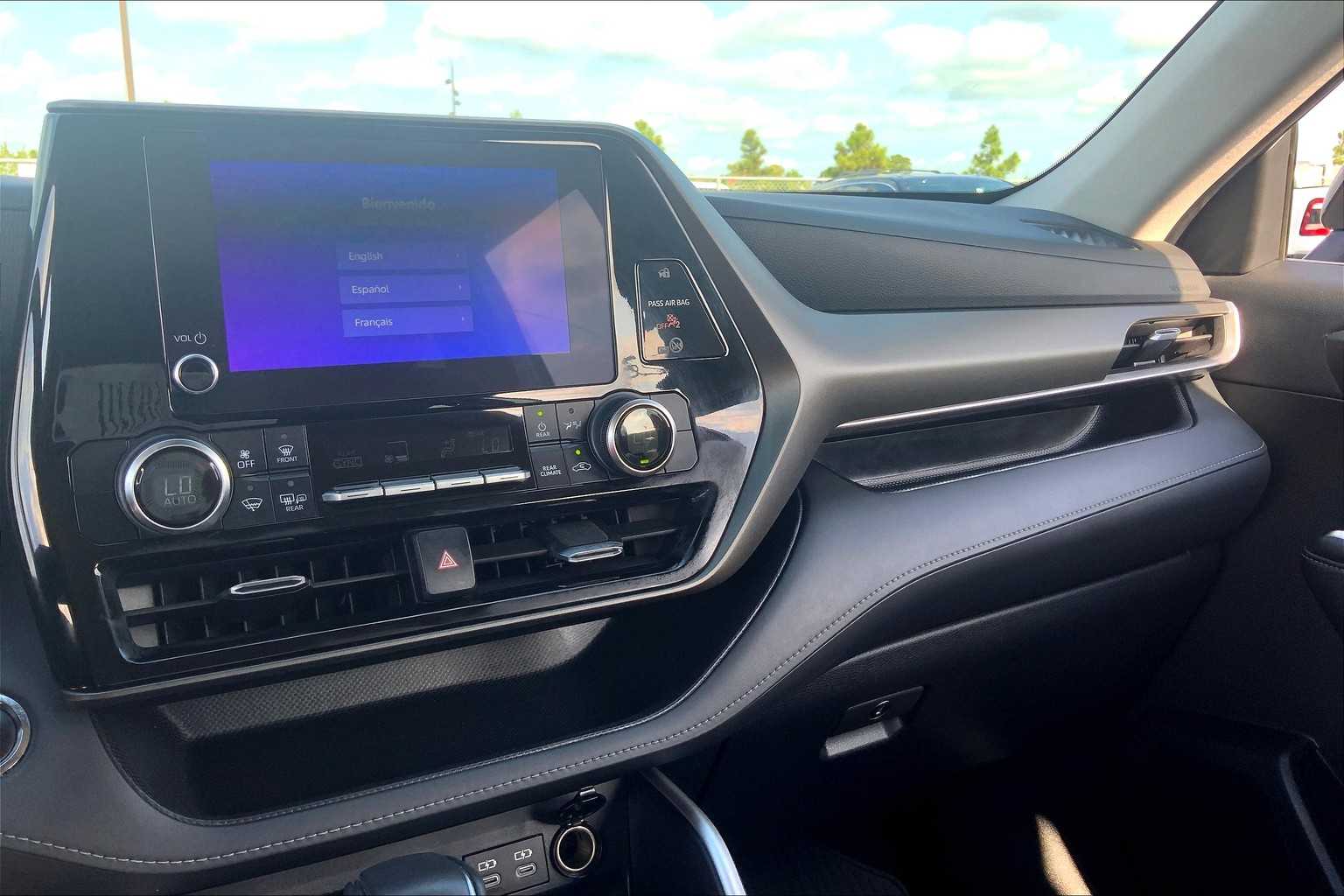 2023 Toyota Highlander LE Magnetic Gray Metallic at AutoNation USA Houston
