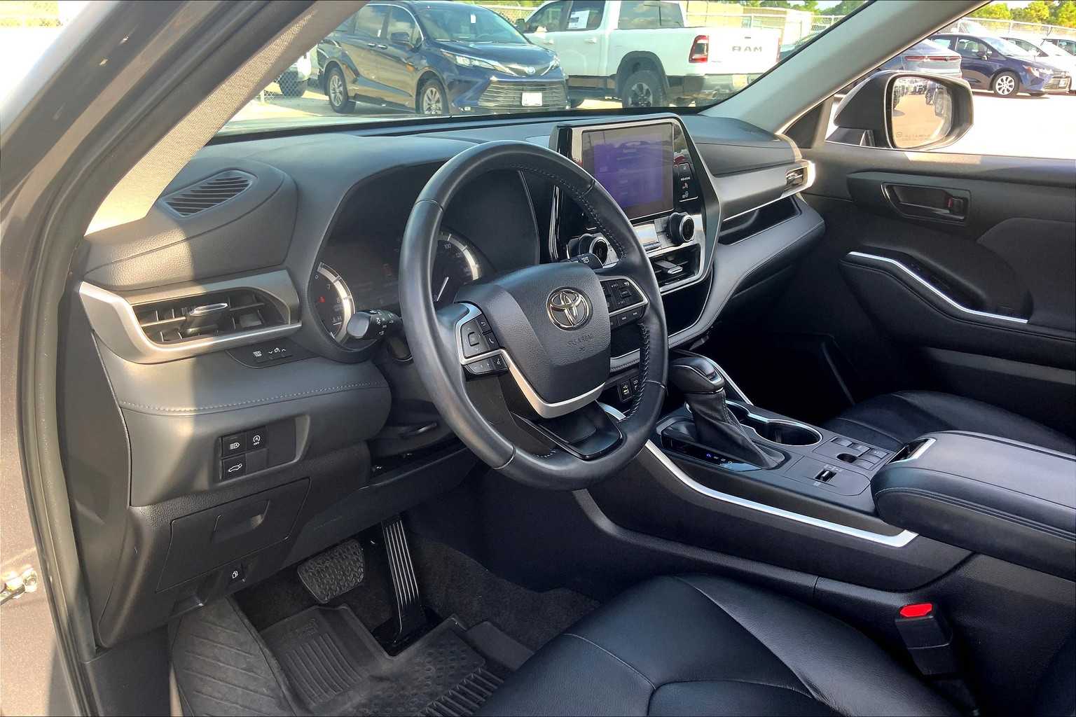 2023 Toyota Highlander LE Magnetic Gray Metallic at AutoNation USA Houston