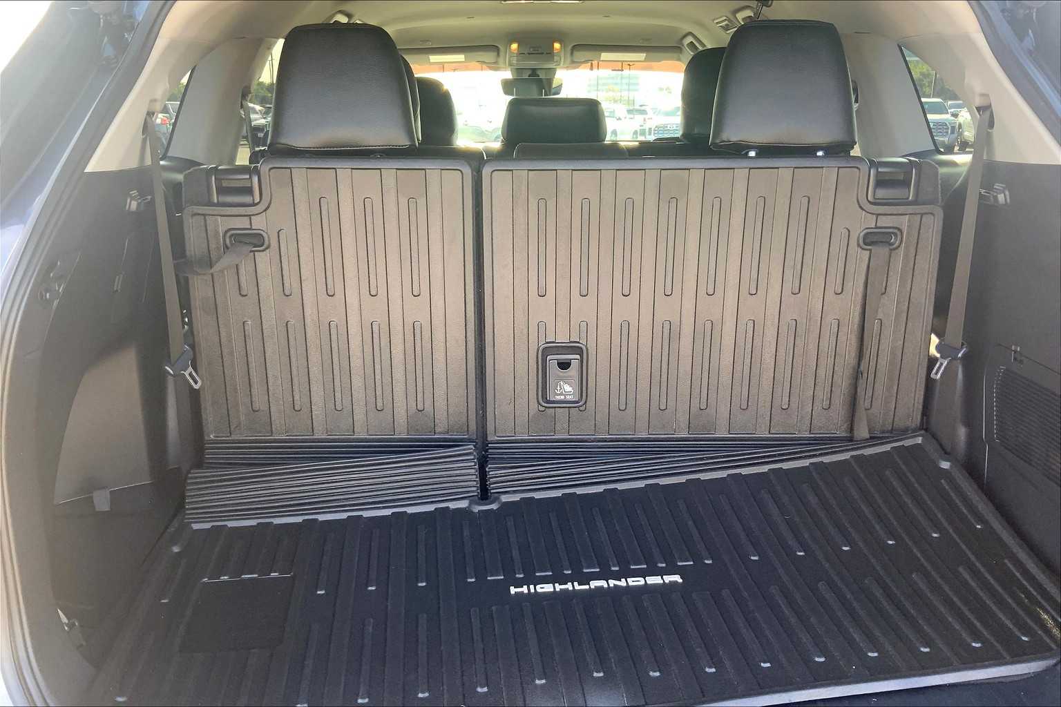 2023 Toyota Highlander LE Magnetic Gray Metallic at AutoNation USA Houston