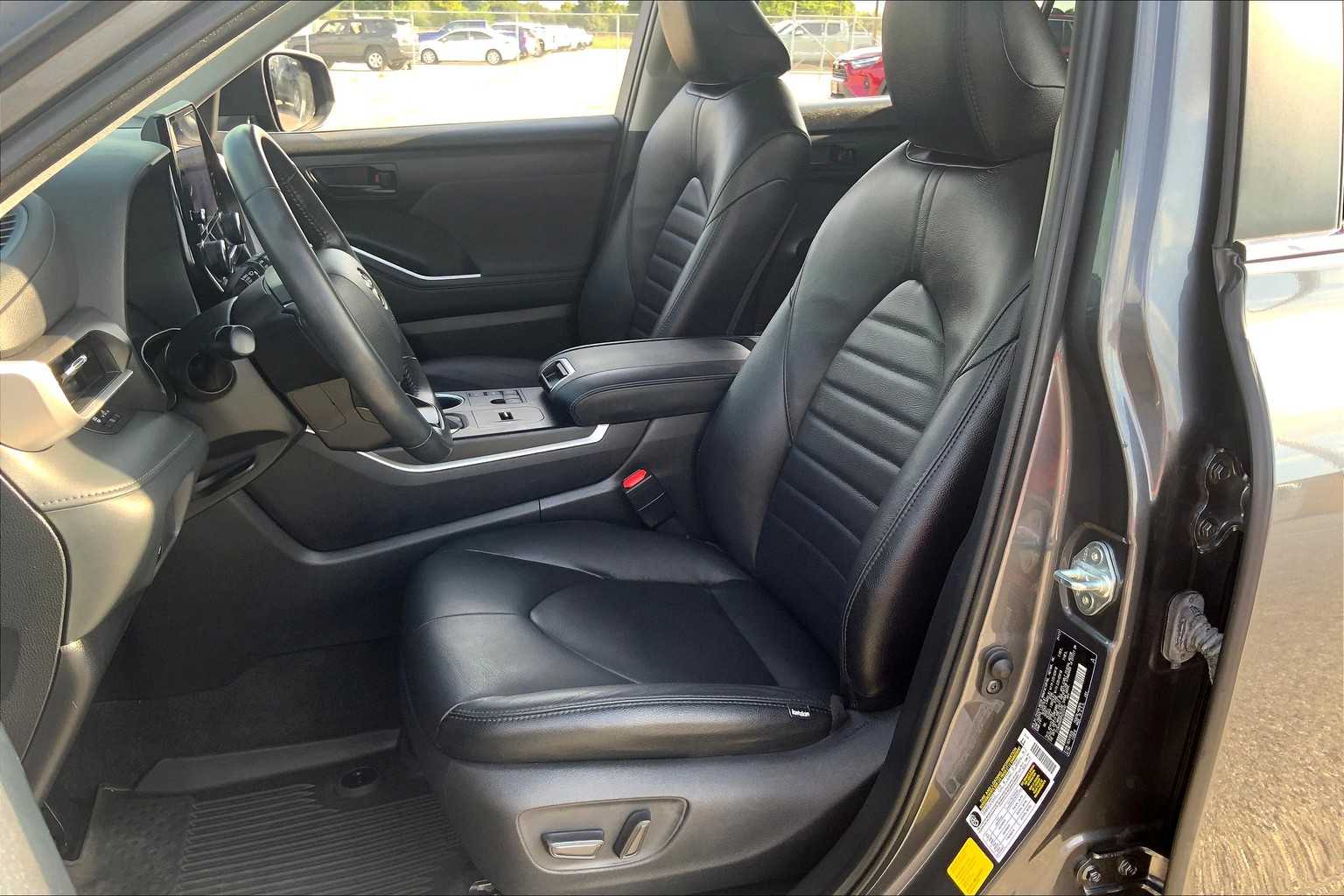 2023 Toyota Highlander LE Magnetic Gray Metallic at AutoNation USA Houston