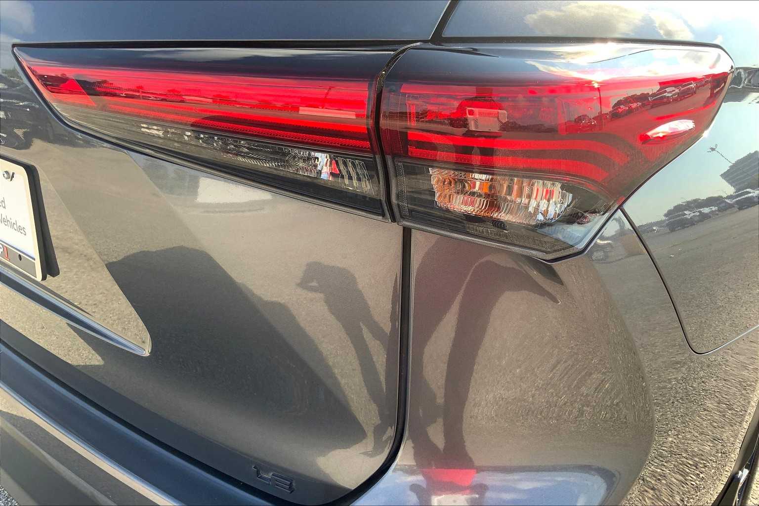 2023 Toyota Highlander LE Magnetic Gray Metallic at AutoNation USA Houston