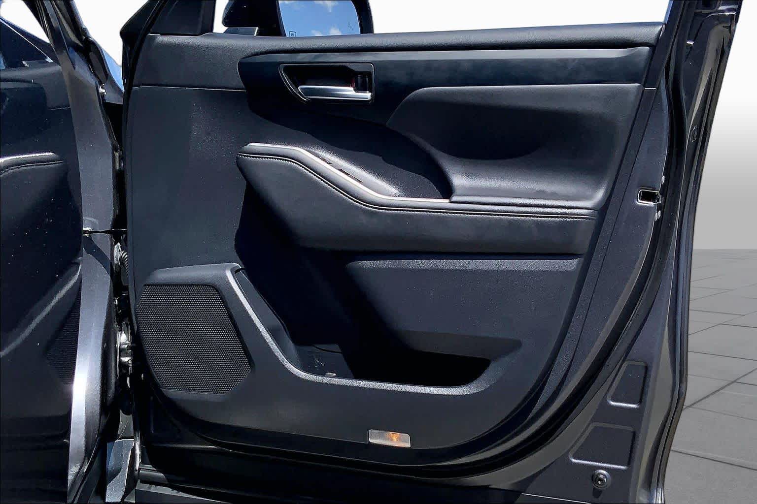 2024 Toyota Highlander XLE Magnetic Gray Metallic at AutoNation USA Houston