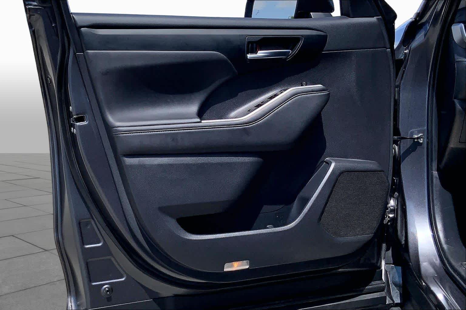 2024 Toyota Highlander XLE Magnetic Gray Metallic at AutoNation USA Houston