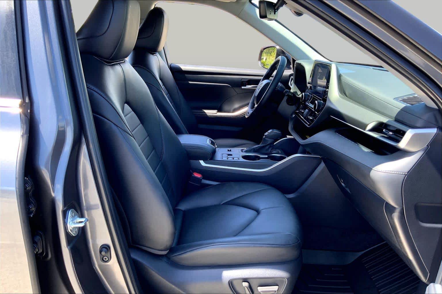 2024 Toyota Highlander XLE Magnetic Gray Metallic at AutoNation USA Houston