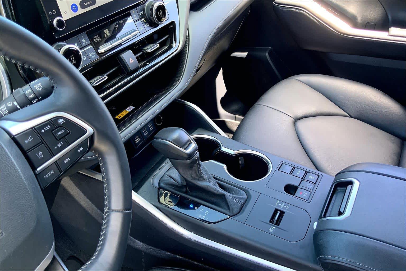 2024 Toyota Highlander XLE Magnetic Gray Metallic at AutoNation USA Houston