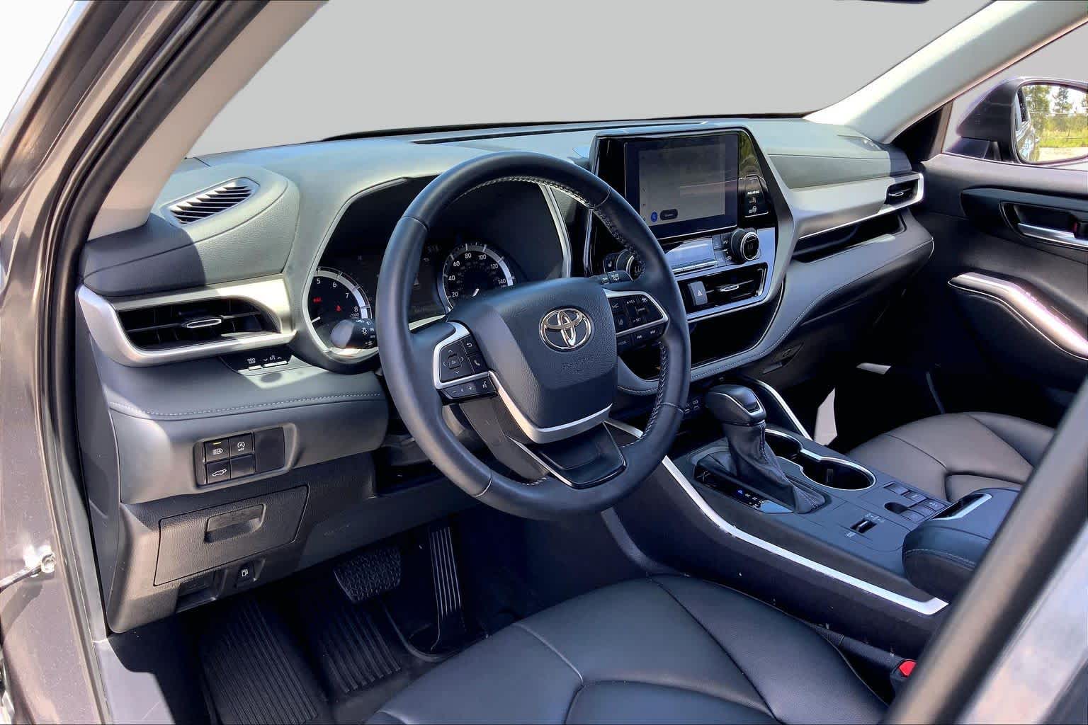 2024 Toyota Highlander XLE Magnetic Gray Metallic at AutoNation USA Houston