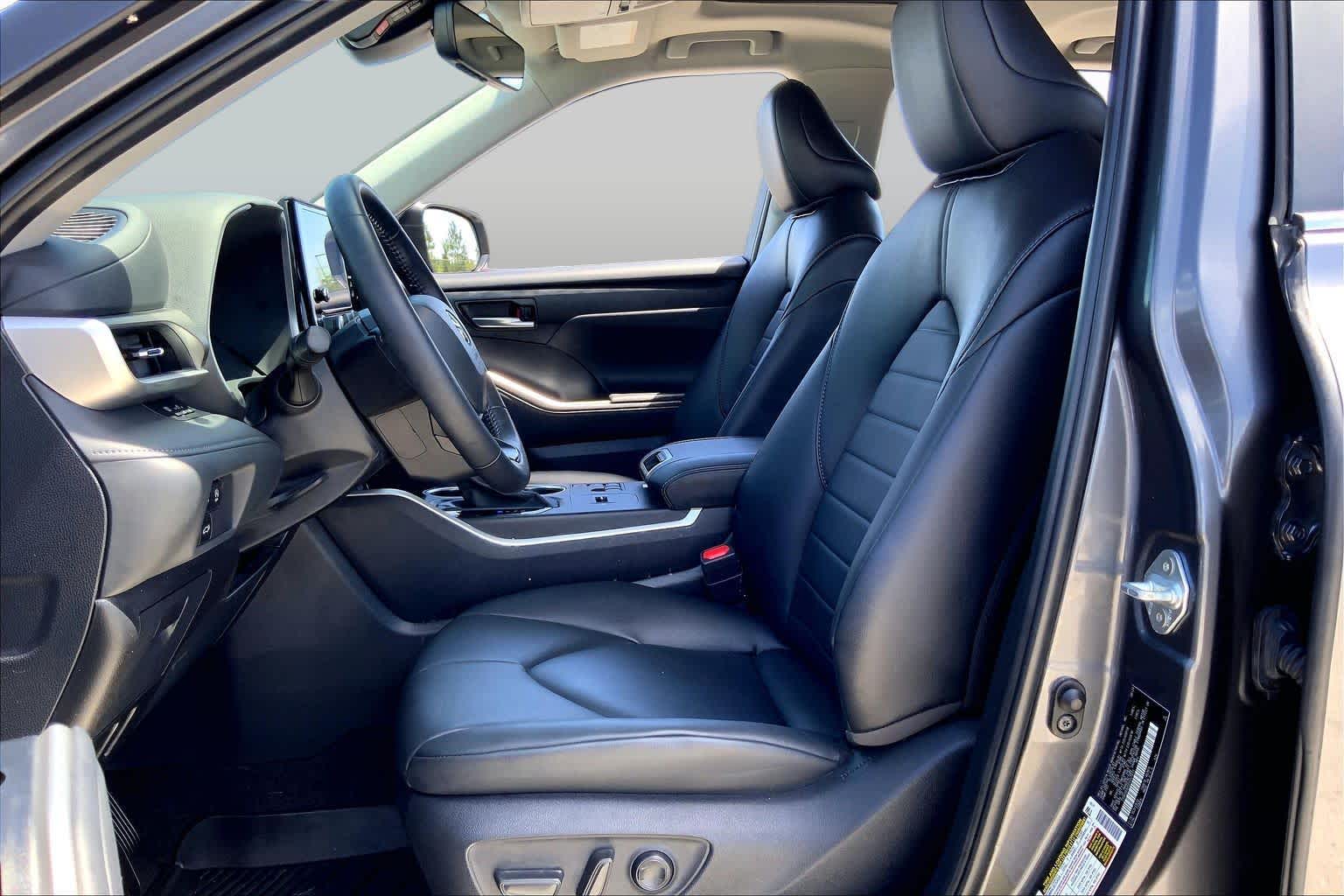 2024 Toyota Highlander XLE Magnetic Gray Metallic at AutoNation USA Houston