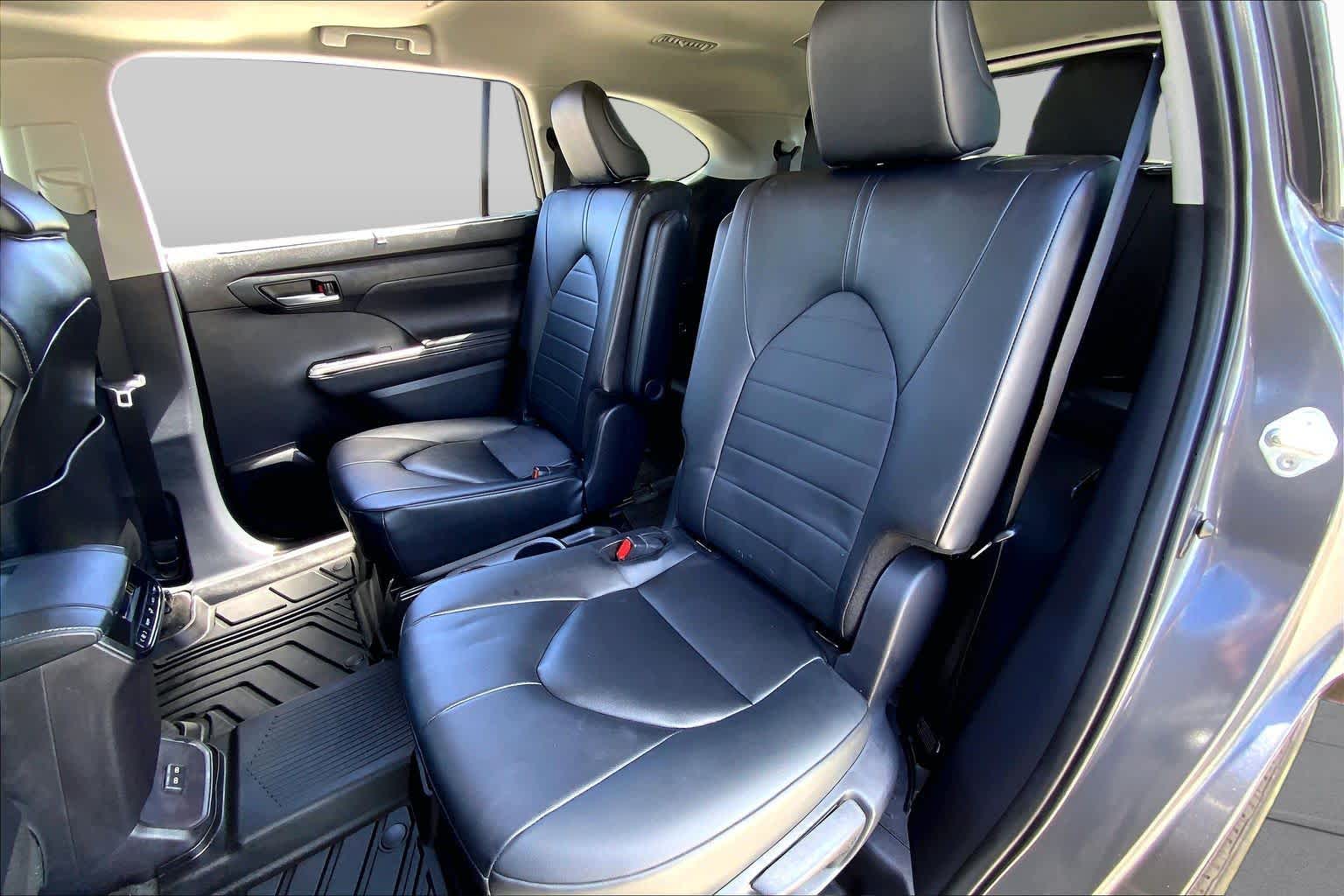 2024 Toyota Highlander XLE Magnetic Gray Metallic at AutoNation USA Houston