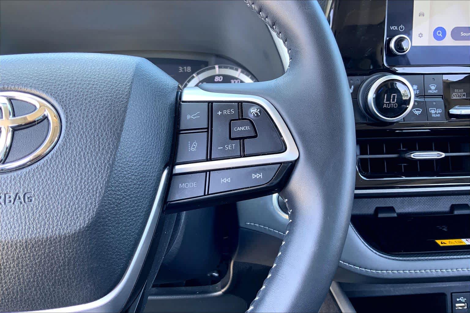 2024 Toyota Highlander XLE Magnetic Gray Metallic at AutoNation USA Houston