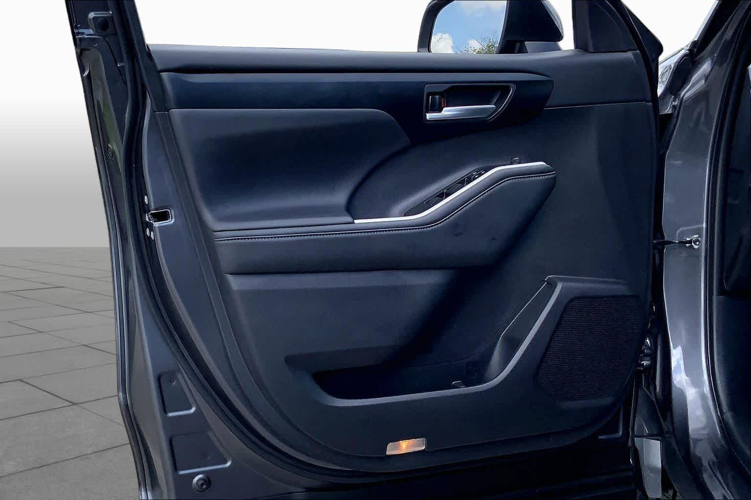 2025 Toyota Highlander XLE Magnetic Gray Metallic at Group 1 Toyota Southwest