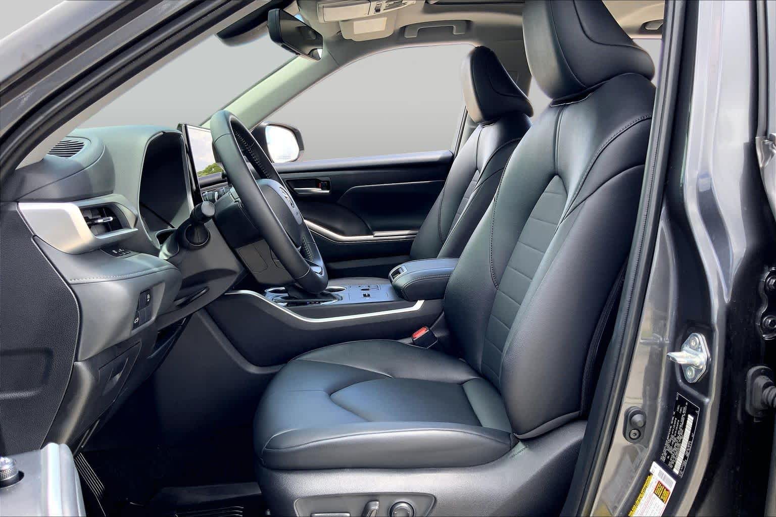 2025 Toyota Highlander XLE Magnetic Gray Metallic at Group 1 Toyota Southwest
