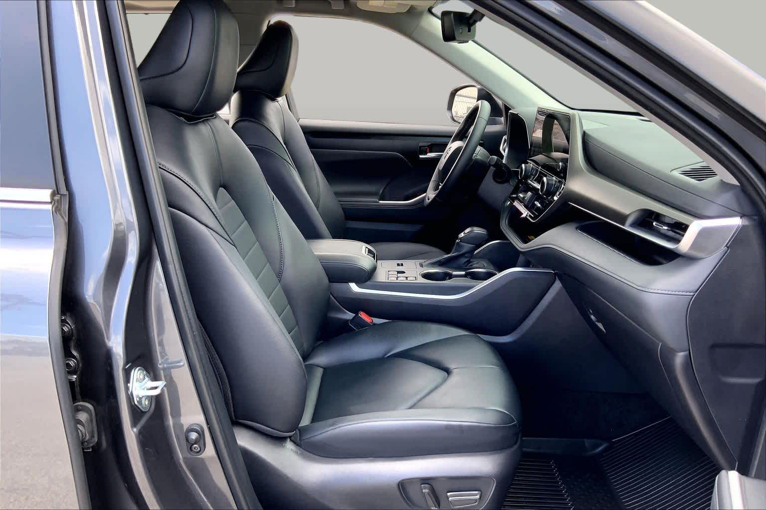 2025 Toyota Highlander XLE Magnetic Gray Metallic at Group 1 Toyota Southwest