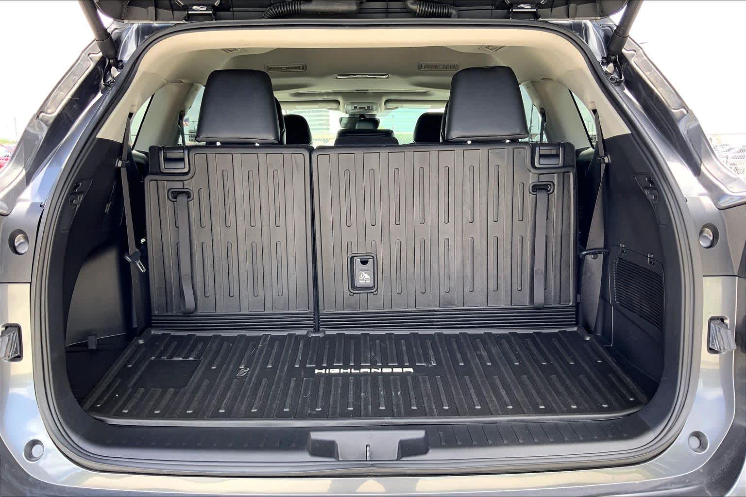 2025 Toyota Highlander XLE Magnetic Gray Metallic at Group 1 Toyota Southwest