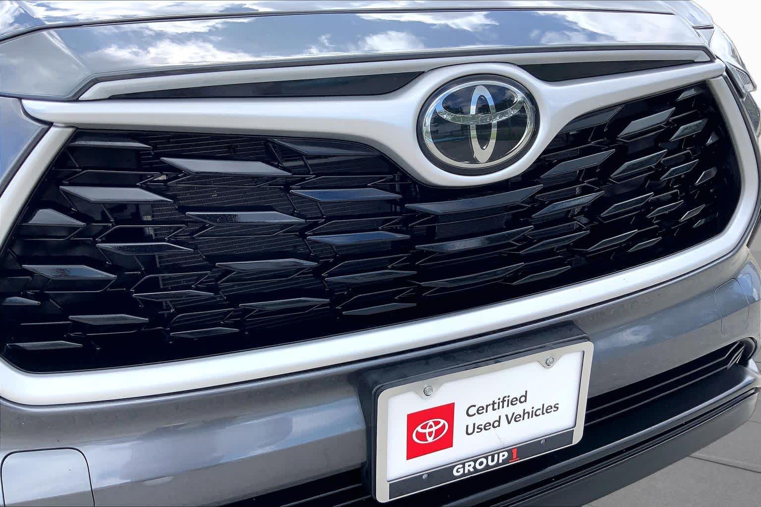 2025 Toyota Highlander XLE Magnetic Gray Metallic at Group 1 Toyota Southwest
