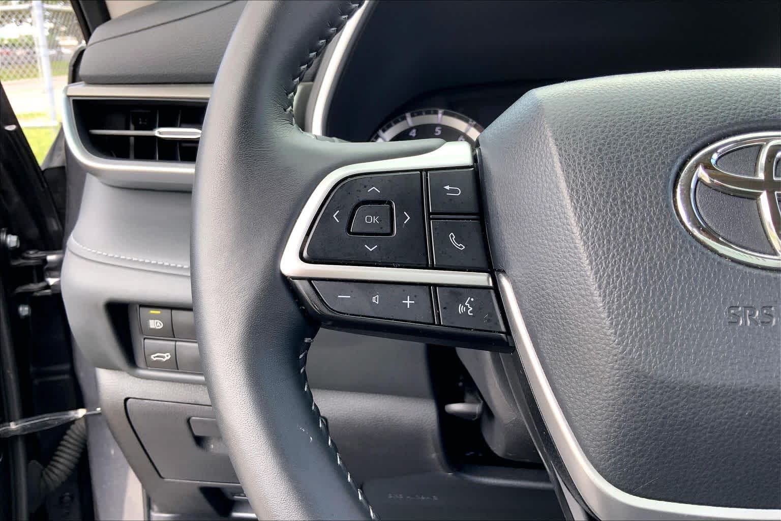 2025 Toyota Highlander XLE Magnetic Gray Metallic at Group 1 Toyota Southwest