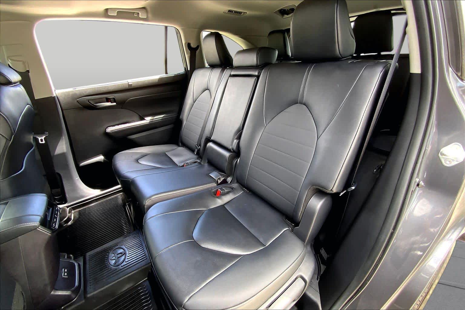 2025 Toyota Highlander XLE Magnetic Gray Metallic at Group 1 Toyota Southwest