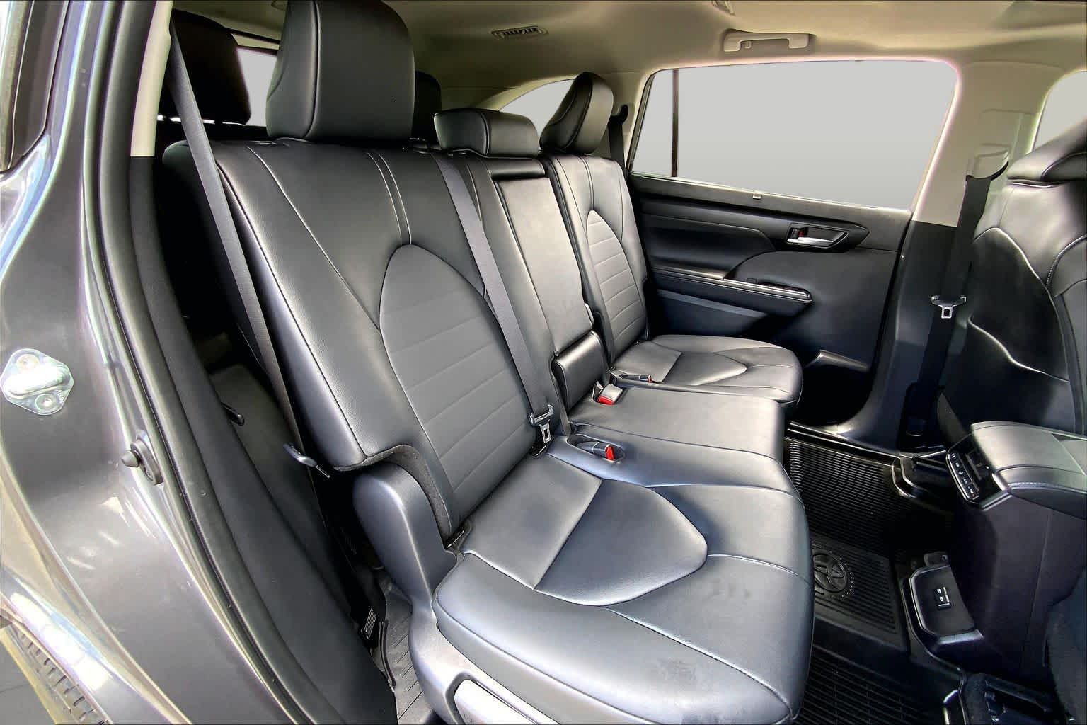 2025 Toyota Highlander XLE Magnetic Gray Metallic at Group 1 Toyota Southwest