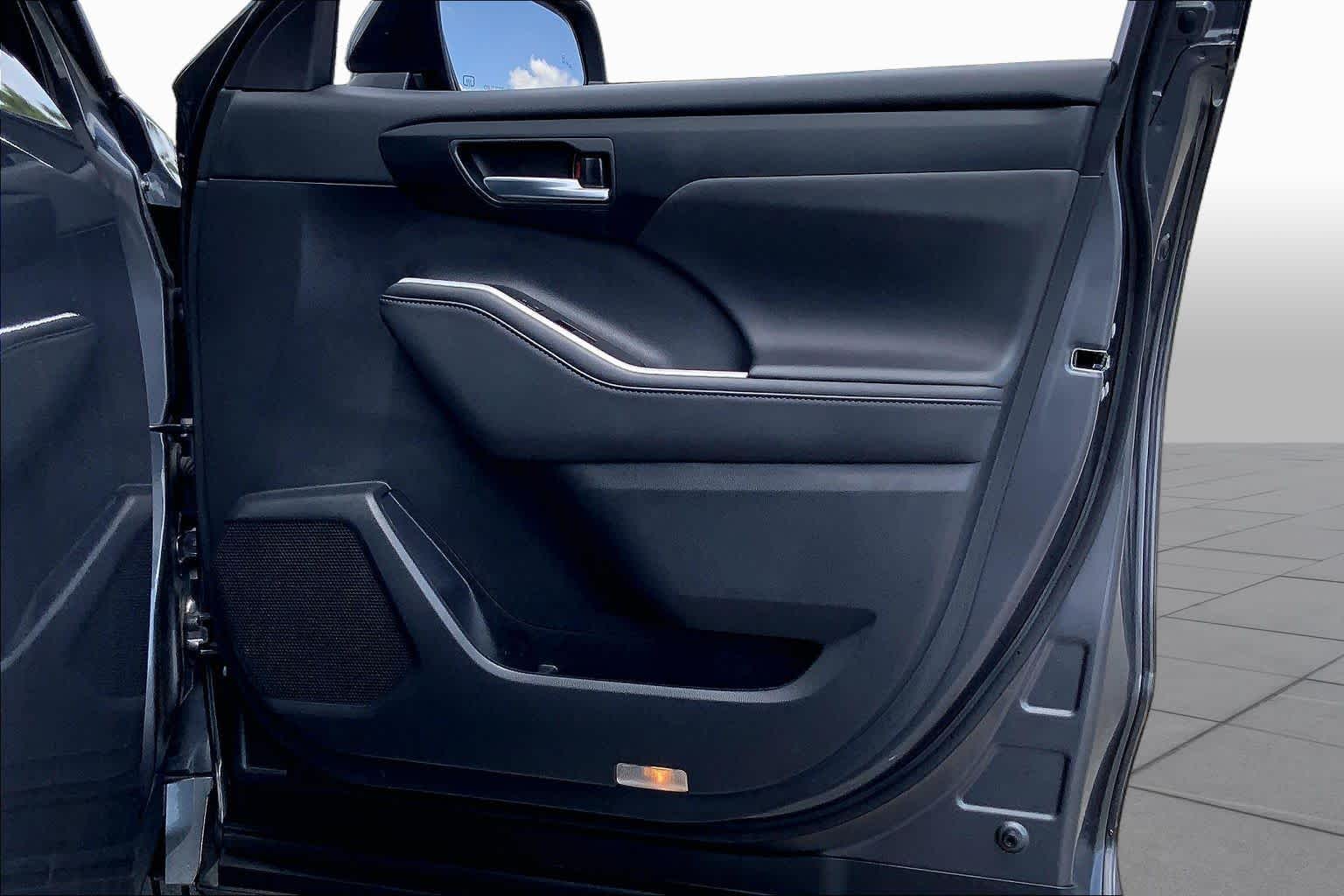 2025 Toyota Highlander XLE Magnetic Gray Metallic at Group 1 Toyota Southwest