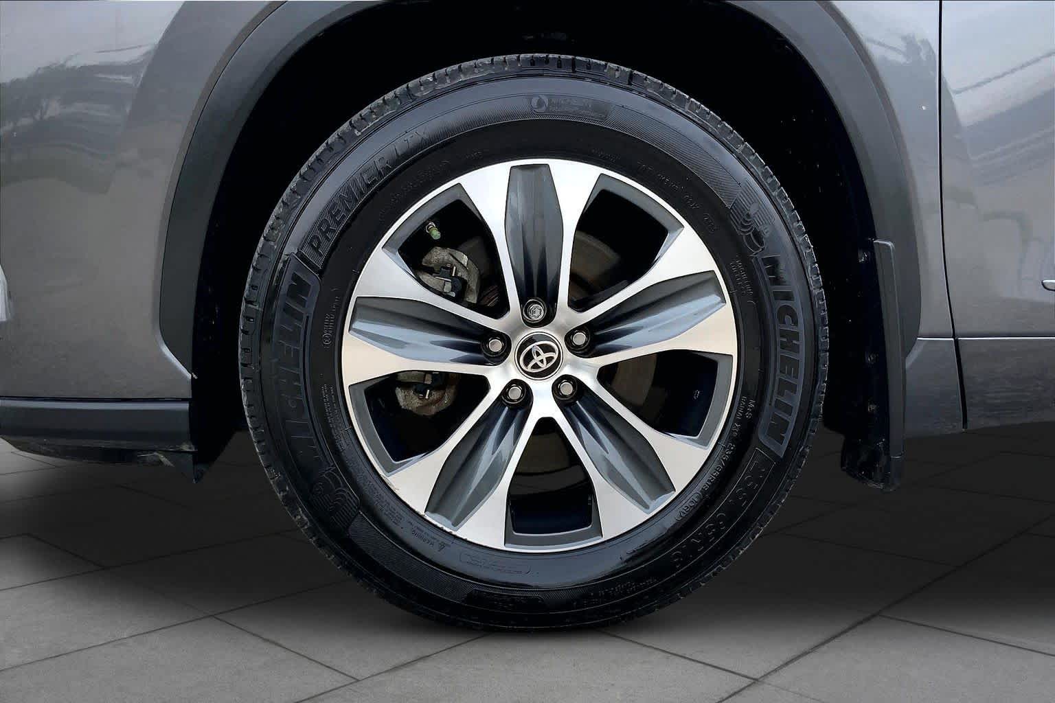 2023 Toyota Highlander XLE Magnetic Gray Metallic at Group 1 Toyota Southwest