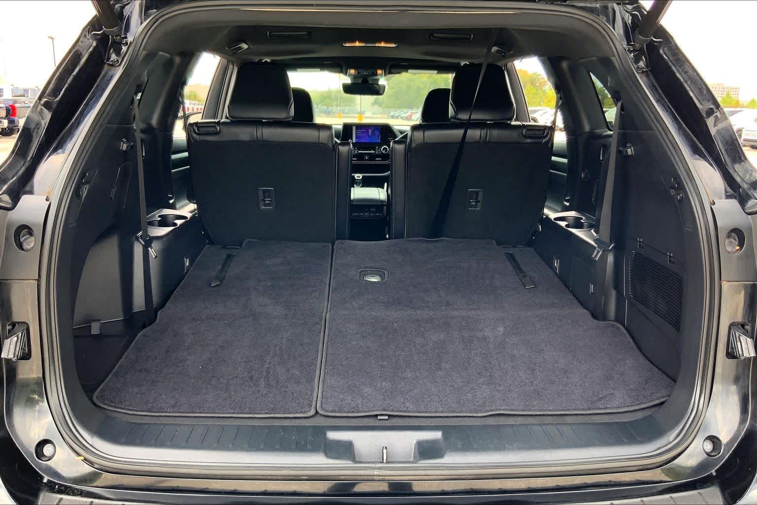 2023 Toyota Highlander photo 34 of 36
