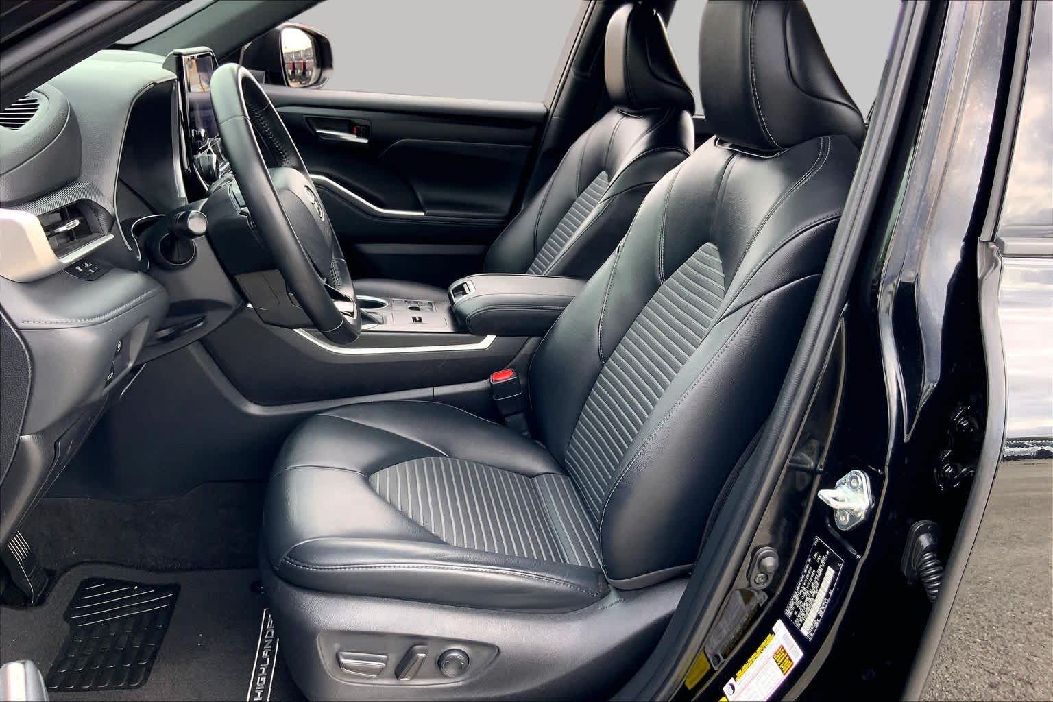 2023 Toyota Highlander photo 8 of 36