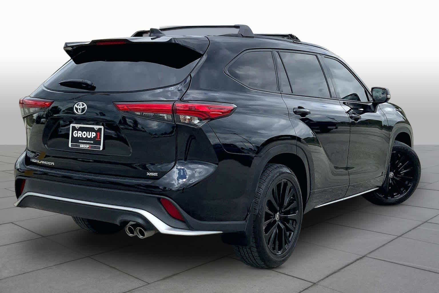 2023 Toyota Highlander photo 13 of 36