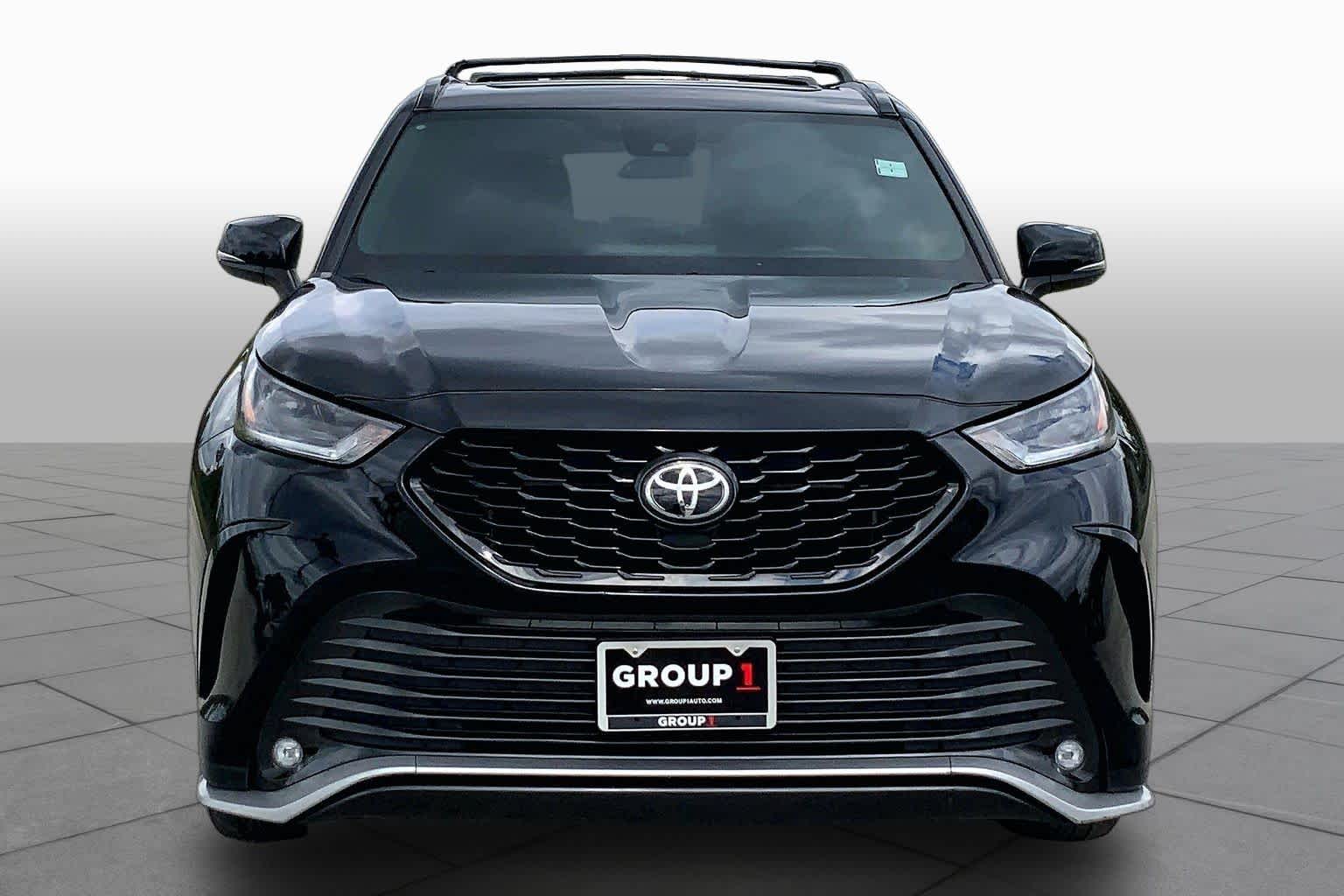 2023 Toyota Highlander photo 4 of 36