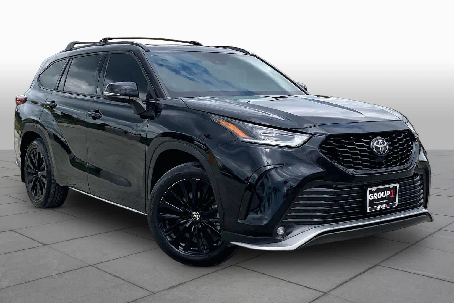 2023 Toyota Highlander photo 3 of 36
