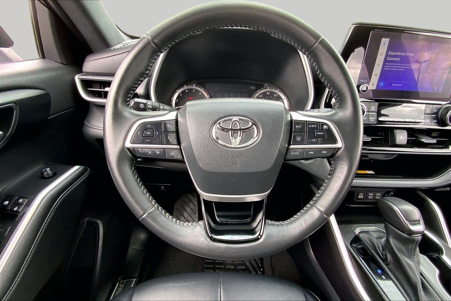 2023 Toyota Highlander photo 6 of 36