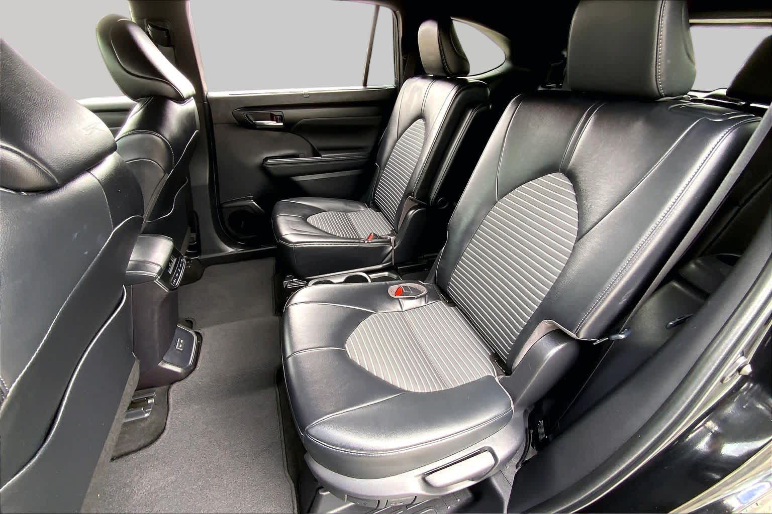 2023 Toyota Highlander photo 20 of 36
