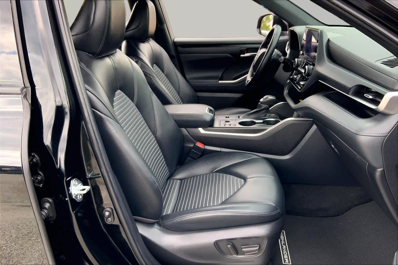 2023 Toyota Highlander photo 9 of 36