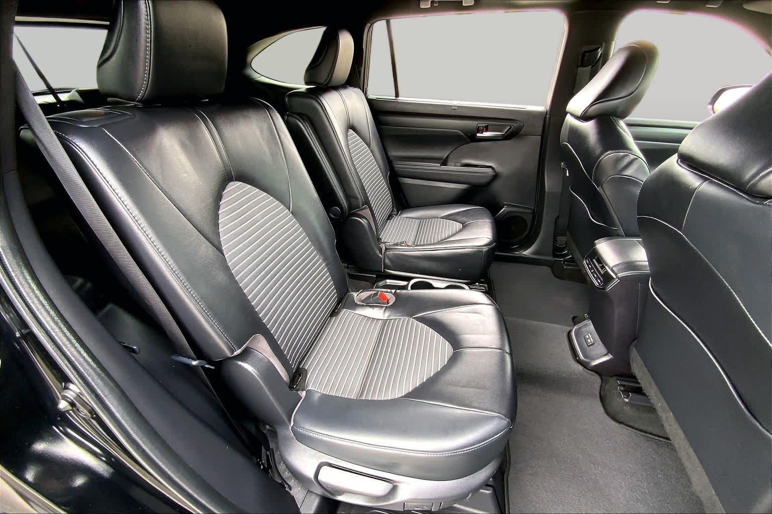 2023 Toyota Highlander photo 19 of 36