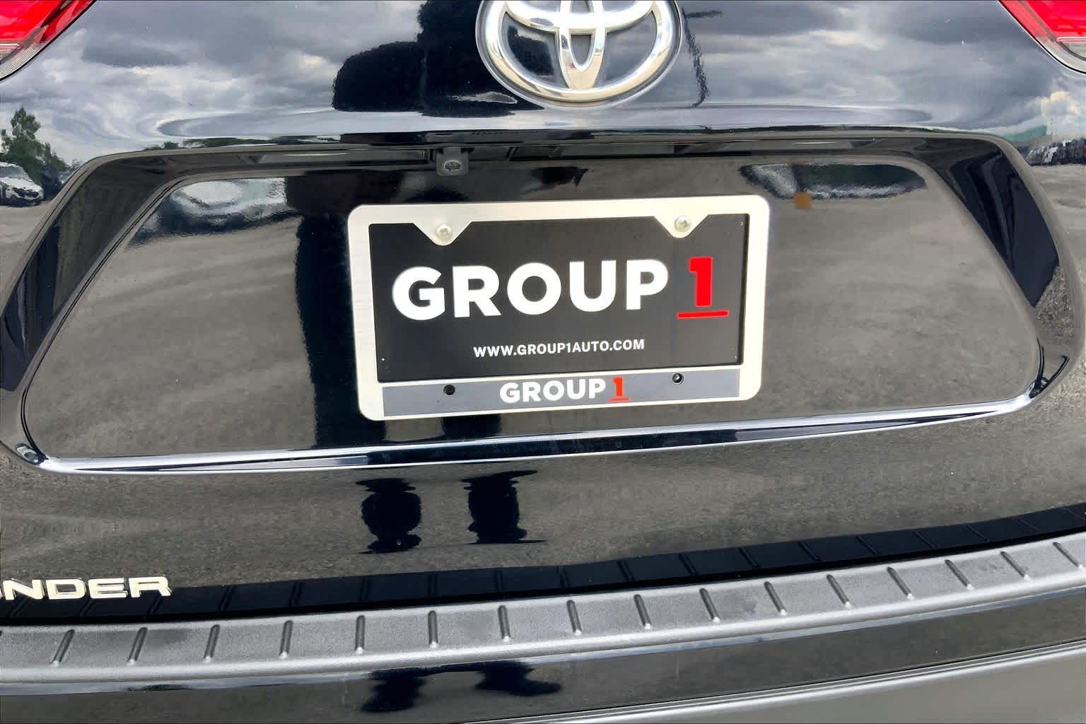2023 Toyota Highlander photo 10 of 36