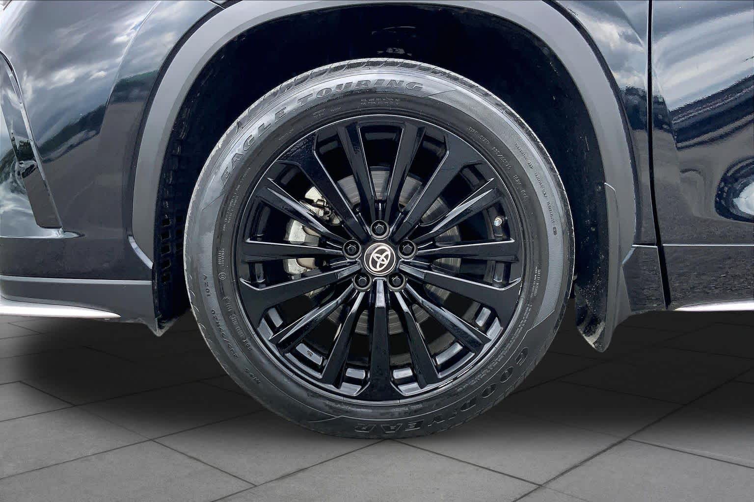 2023 Toyota Highlander photo 11 of 36