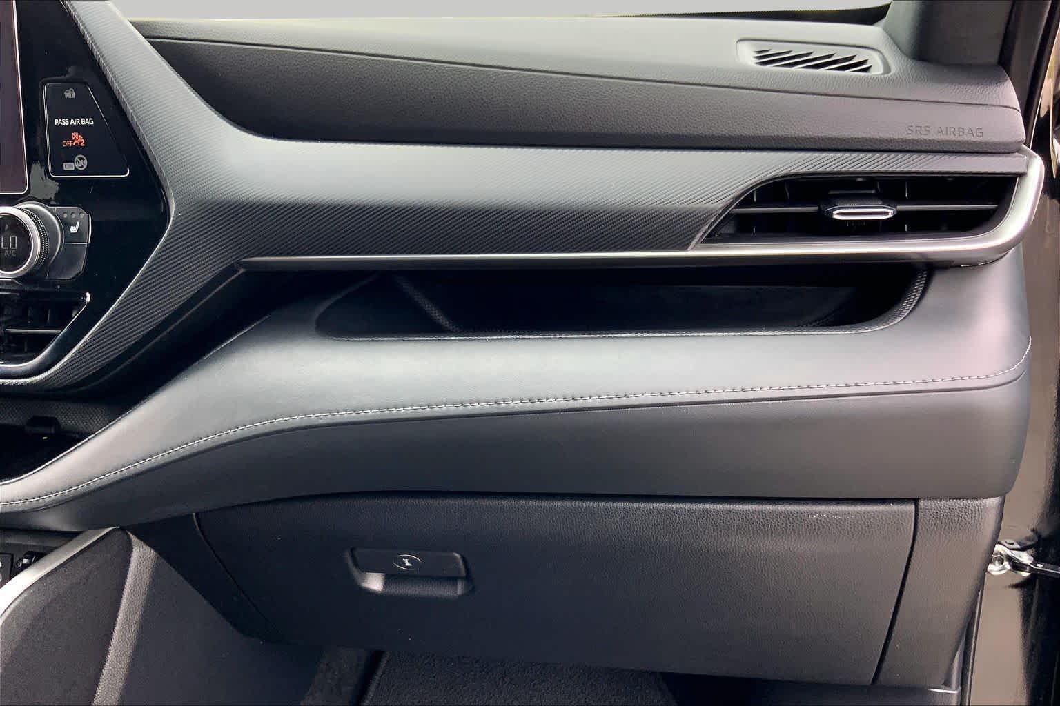 2023 Toyota Highlander photo 18 of 36