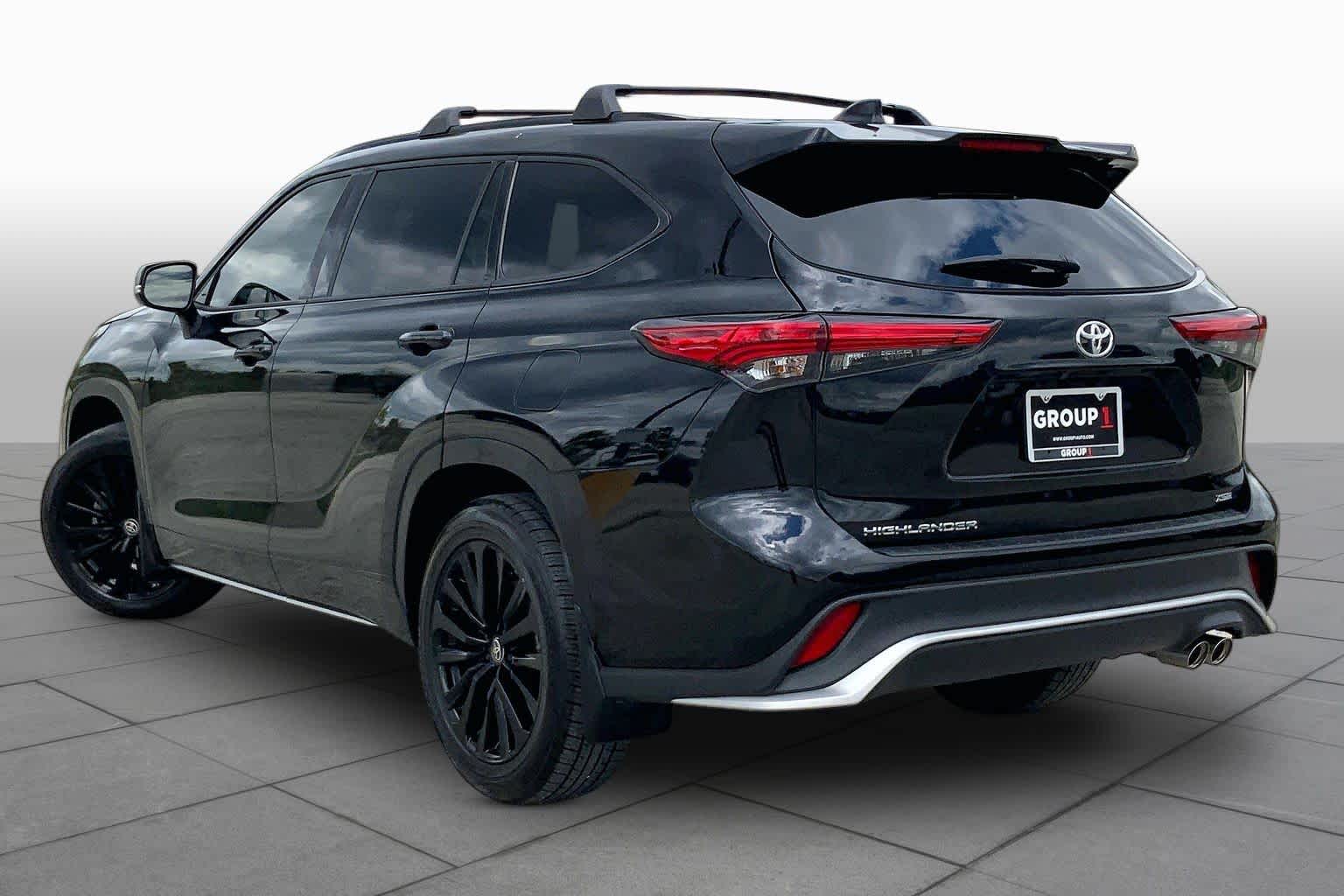 2023 Toyota Highlander photo 12 of 36