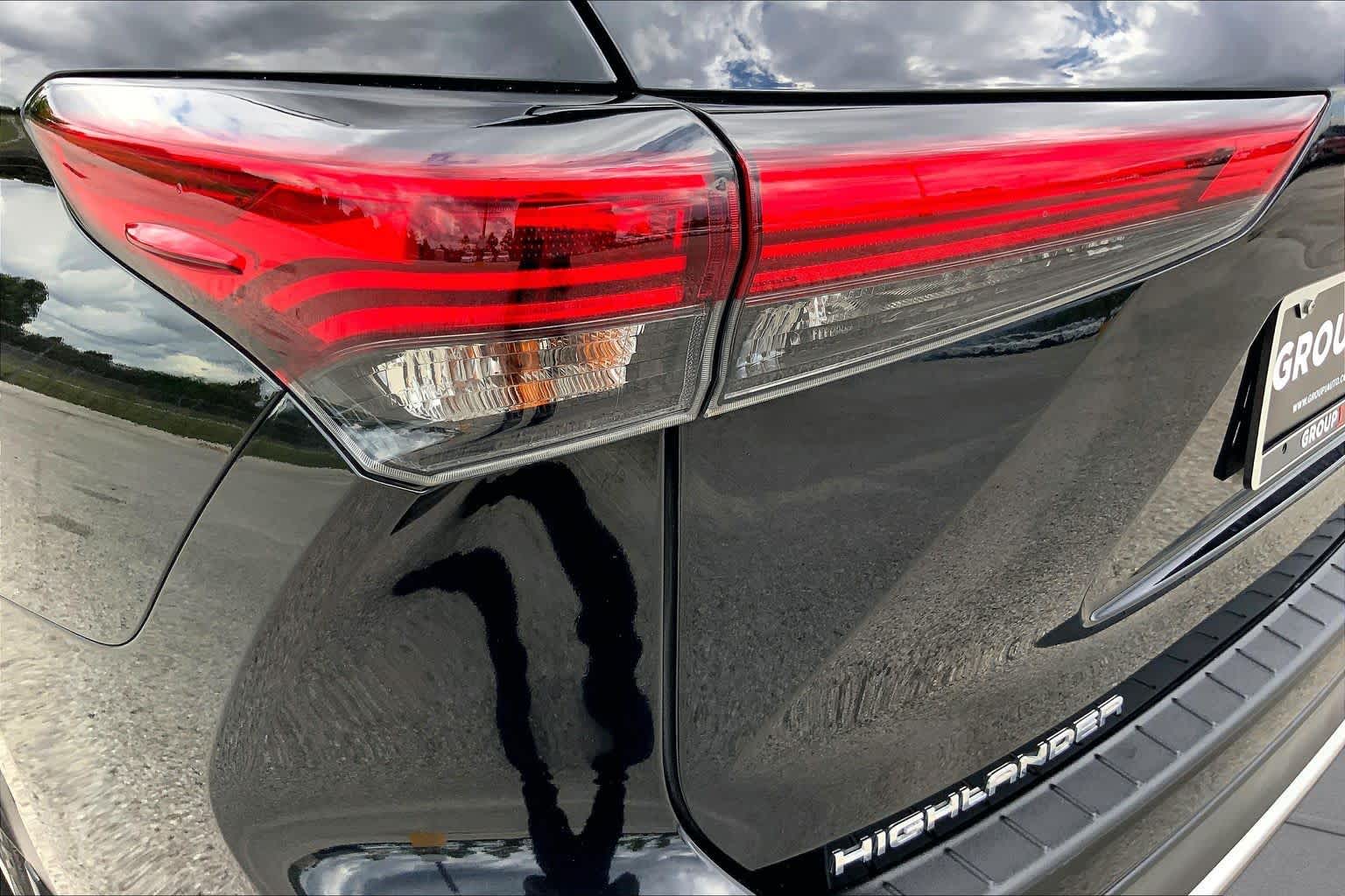 2023 Toyota Highlander photo 28 of 36