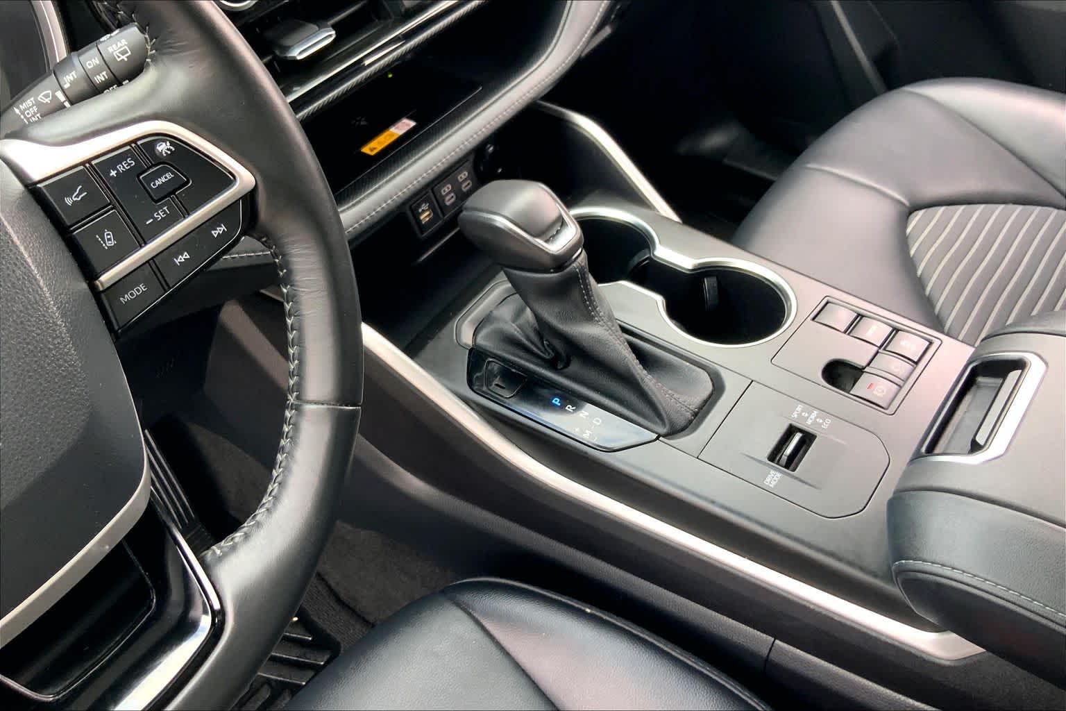 2023 Toyota Highlander photo 16 of 36