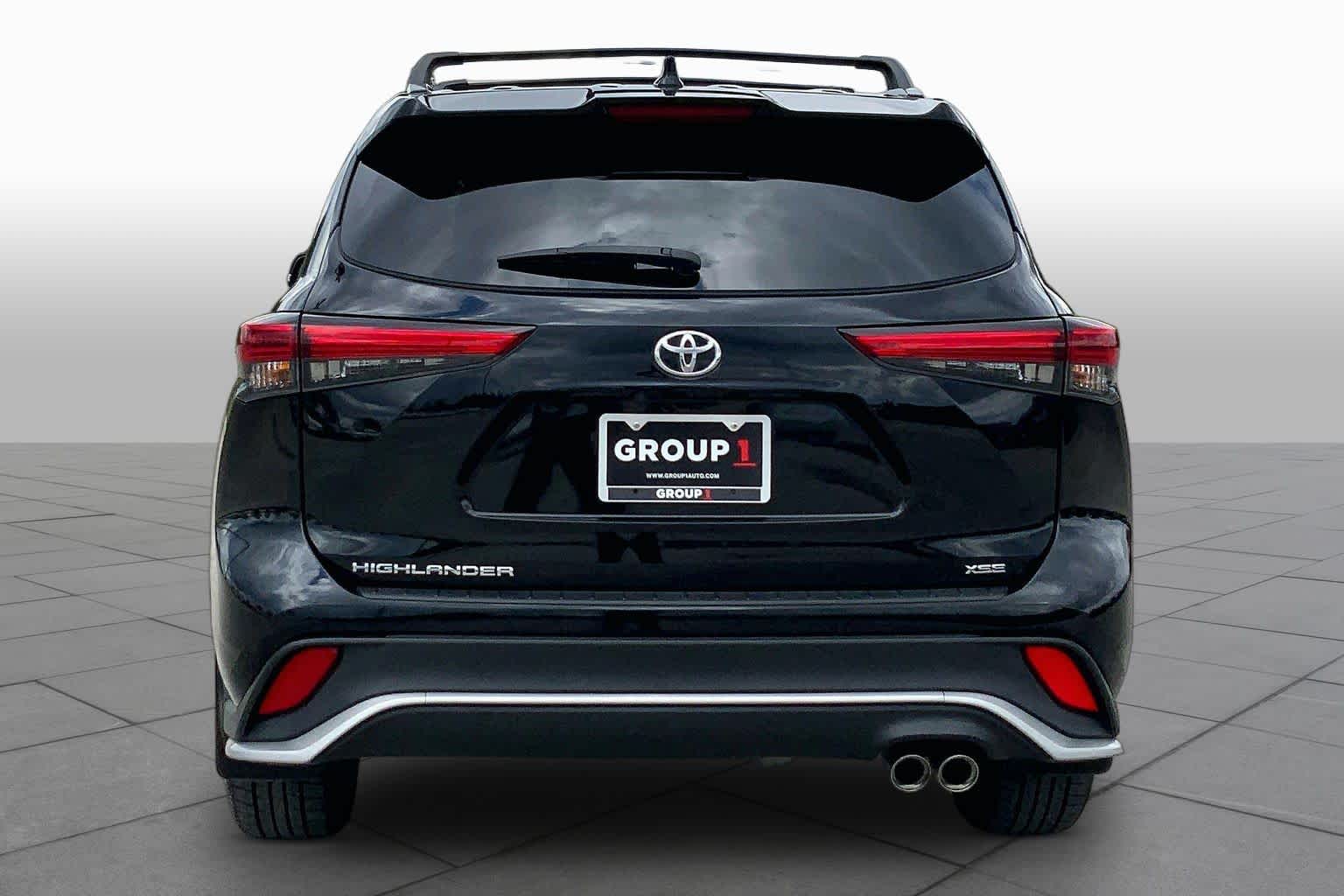 2023 Toyota Highlander photo 5 of 36