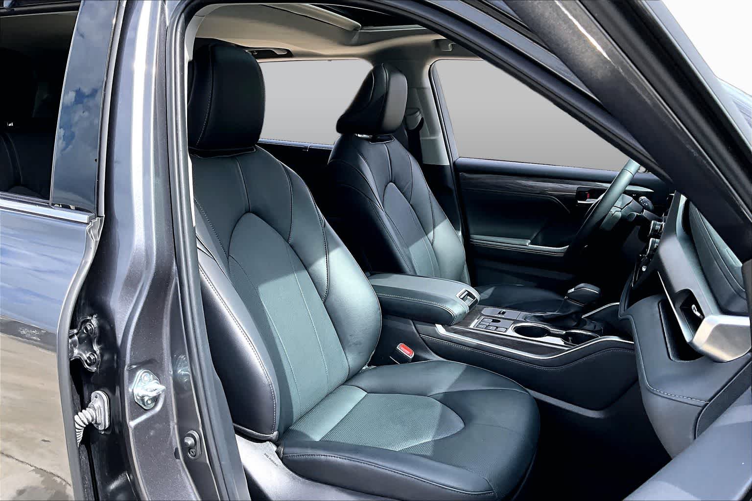 2024 Toyota Highlander Limited Magnetic Gray Metallic at AutoNation Chevrolet Gulf Fwy
