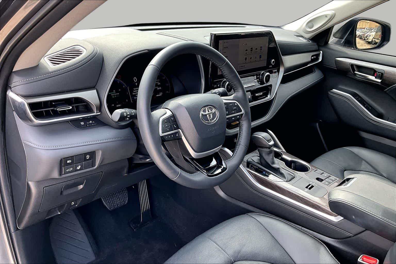 2024 Toyota Highlander Limited Magnetic Gray Metallic at AutoNation Chevrolet Gulf Fwy