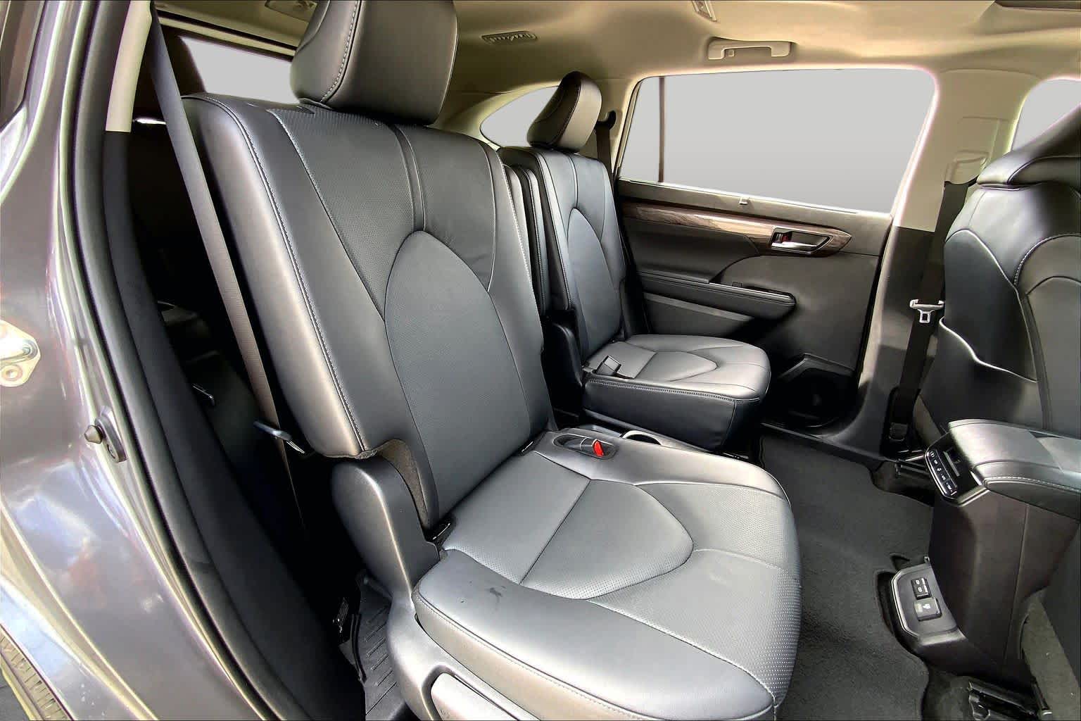 2024 Toyota Highlander Limited Magnetic Gray Metallic at AutoNation USA Katy