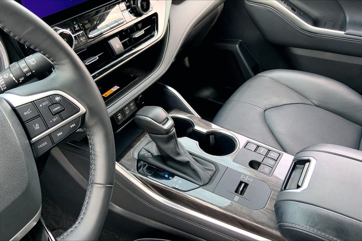2024 Toyota Highlander Limited Magnetic Gray Metallic at AutoNation USA Katy