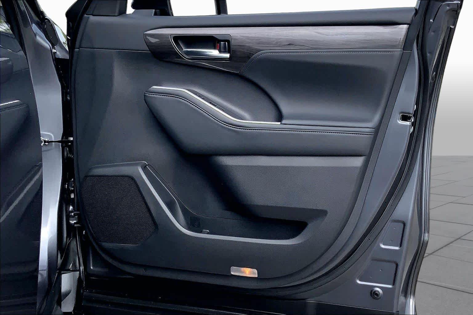2024 Toyota Highlander Limited Magnetic Gray Metallic at AutoNation USA Katy