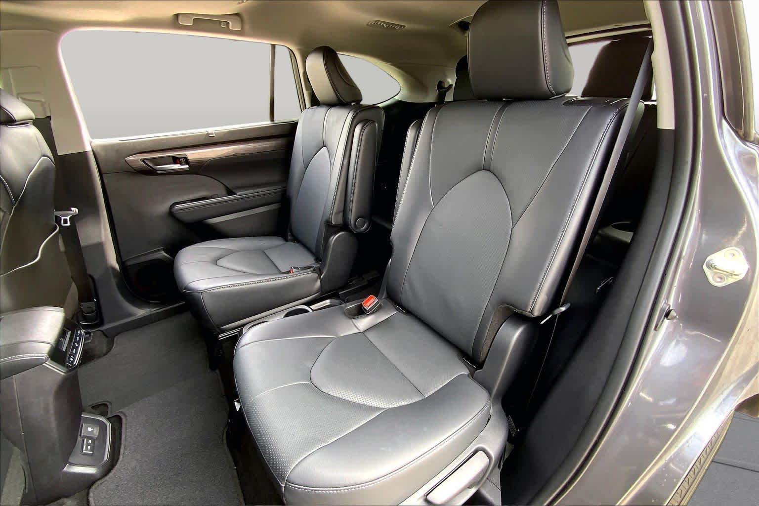 2024 Toyota Highlander Limited Magnetic Gray Metallic at AutoNation USA Katy